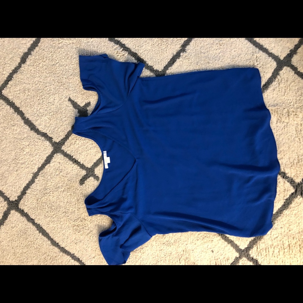 Shoulder cut out top